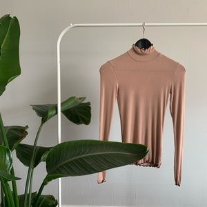 WILFRED CARCO TURTLENECK
Size XXS